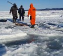 В заливе Мордвинова со льдин спасли больше 200 рыбаков