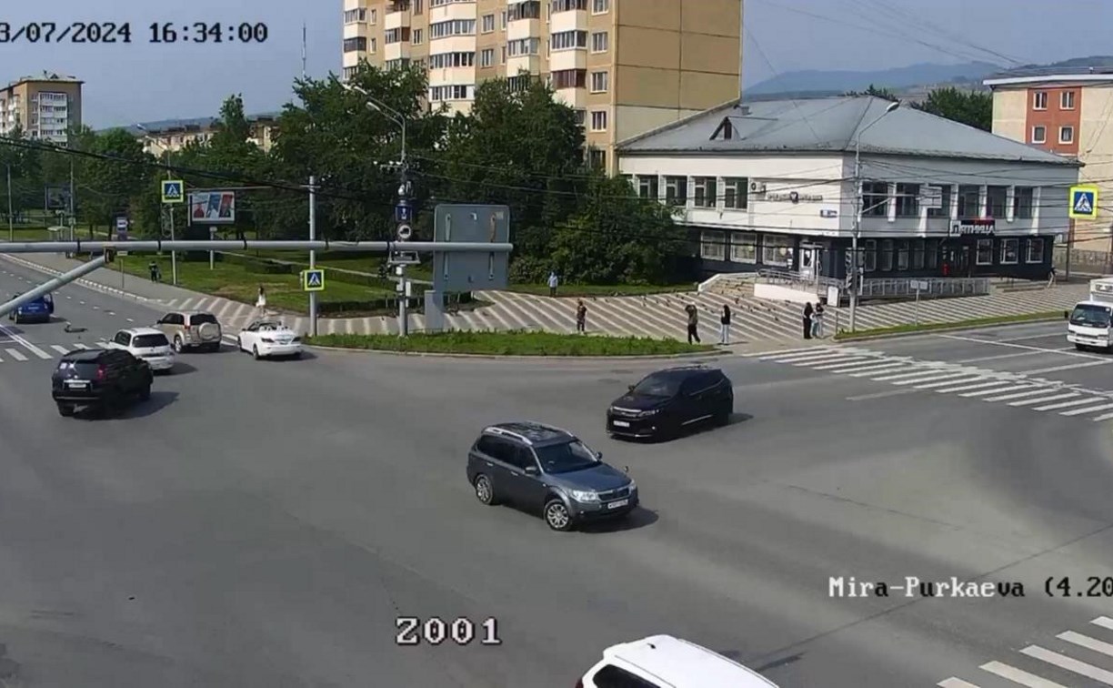 Появилось видео наезда Suzuki SX4 на двух девочек на самокате в  Южно-Сахалинске - Новости Сахалинской области. Происшествия - astv.ru