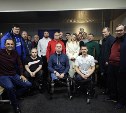 Сенатор Сахалина вместе с коллегами поддержал московскую команду по следж-хоккею