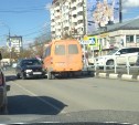 "Калдина" и маршрутный автобус столкнулись в Южно-Сахалинске