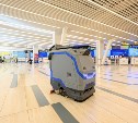 За чистоту в аэровокзале Южно-Сахалинска теперь отвечает робот Марк 2