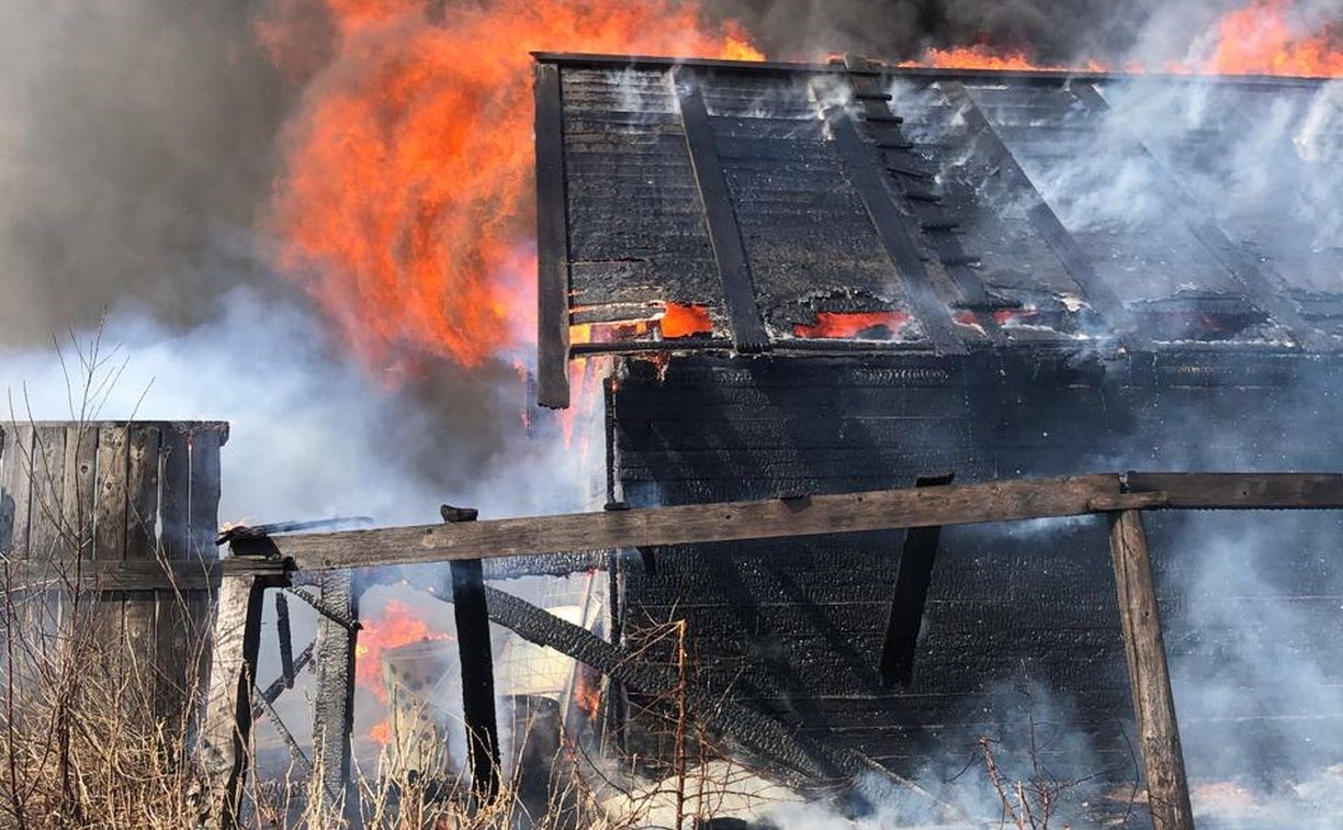 Пожарные спасли от огня жилой дом в Тымовском