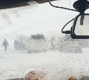 Автомобили попали в снежный плен в Долинском районе