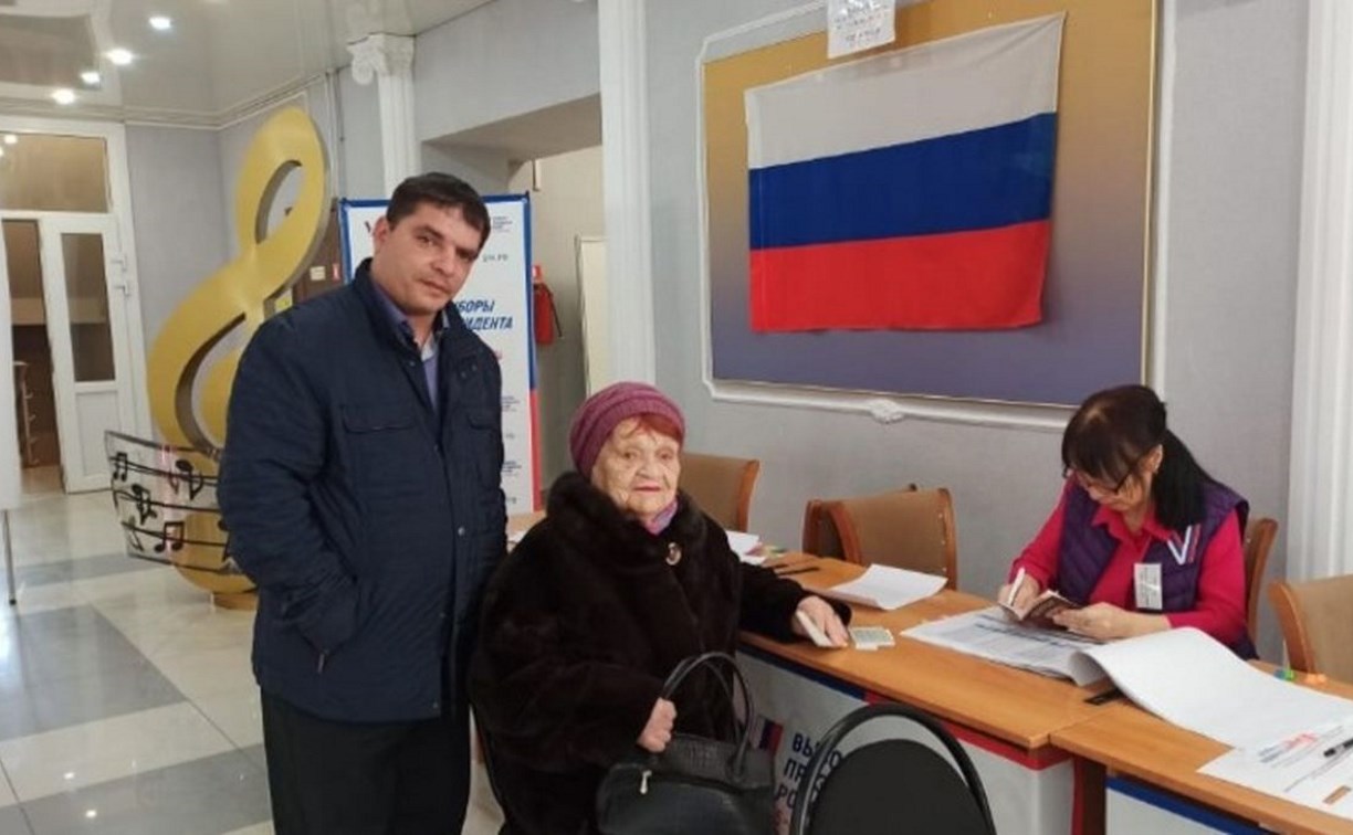 Долгожительница из Корсаковского района проголосовала на выборах президента