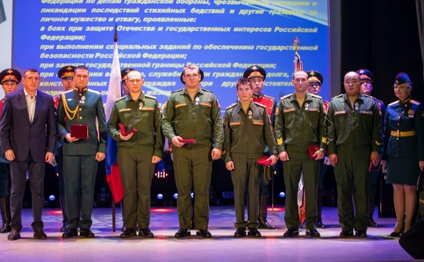 Сахалинцам, участвующим в специальной военной операции, вручили государственные награды