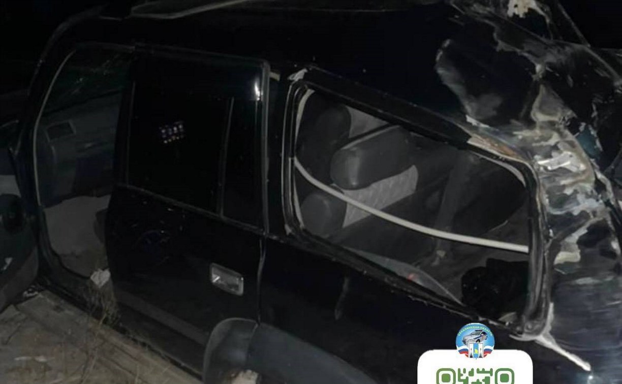 Пассажир пострадал в опрокинувшемся внедорожнике в Охинском районе