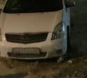 "Что-то подозрительное": автомобиль бросили поперёк дороги в Южно-Сахалинске