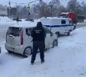 Мёртвого мужчину нашли в машине в районе "Дома торговли" в Южно-Сахалинске