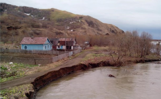 В селе на юге Сахалина обвалилась проселочная дорога (ФОТО, ВИДЕО) В селе на юге Сахалина обвалилась проселочная дорога (ФОТО, ВИДЕО)