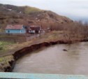 В селе на юге Сахалина обвалилась проселочная дорога (ФОТО, ВИДЕО)