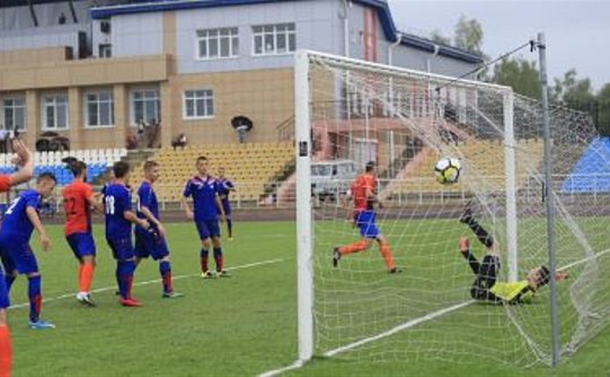 Сахалинские футболисты соревнуются в Биробиджане 