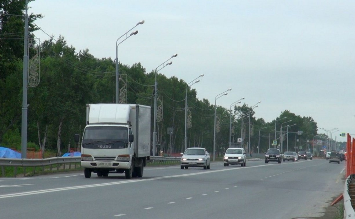 Дорогу около "Бубль Гума" перекрывают в Южно-Сахалинске
