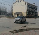 При столкновении Toyota Platz и Honda Fit в Южно-Сахалинске пострадал пассажир
