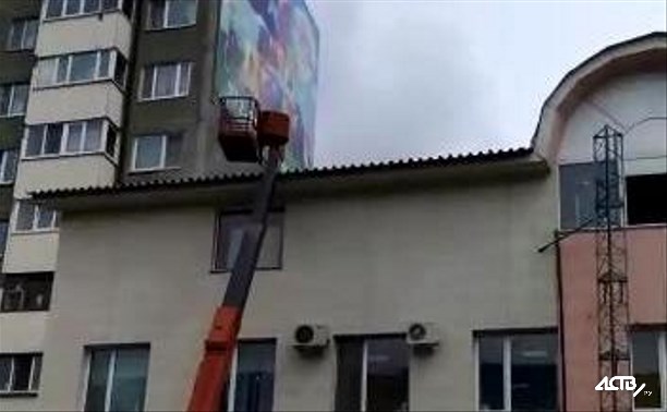 Торговый центр "Рай" горит в Южно-Сахалинске