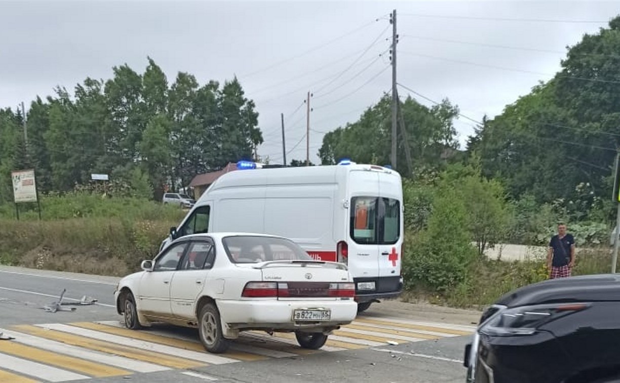 Женщина пострадала при столкновении двух "Королл" в Корсаковском районе