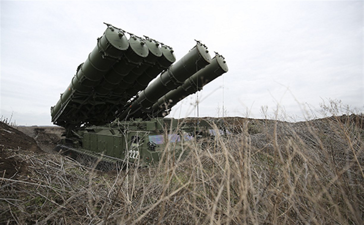 Специалисты войск ПВО на Курилах отразили ракетно-авиационный удар условного противника