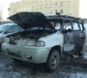 Неизвестные на машине подожгли иномарку в Южно-Сахалинске (ФОТО, ВИДЕО)