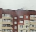 Крыша девятиэтажки задымилась в Южно-Сахалинске