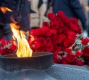Губернатор Валерий Лимаренко в День защитника Отечества возложил цветы к Вечному огню