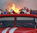 В Охинском районе четыре огнеборца тушили огонь в гараже