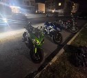 Мотоцикл без водителя повредил два байка в Южно-Сахалинске, но виноват автомобилист