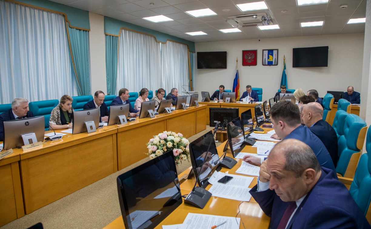 На реализацию инициатив сахалинцев в трехлетнем бюджете выделили 2 миллиарда рублей