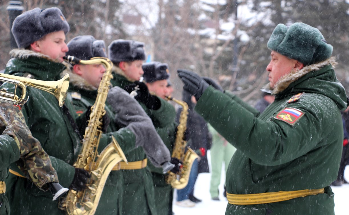 Военнослужащие на Сахалине приняли участие в торжественной церемонии, посвящённой воинам-интернационалистам