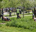 Скверы, улицы и пешеходные зоны приводят в порядок в Южно-Сахалинске