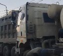 "Миксер въехал в самосвал": на ул. Железнодорожной в Южно-Сахалинске движение затруднено 