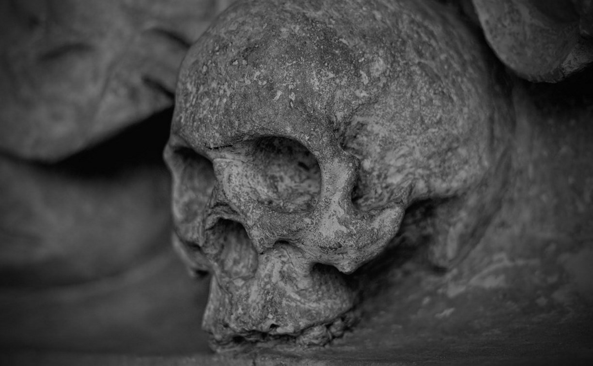 В заброшенном гараже в Южно-Сахалинске нашли скелет бездомного