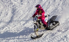 Сахалинские мотоциклисты спустились по заснеженным склонам «Горного Воздуха»