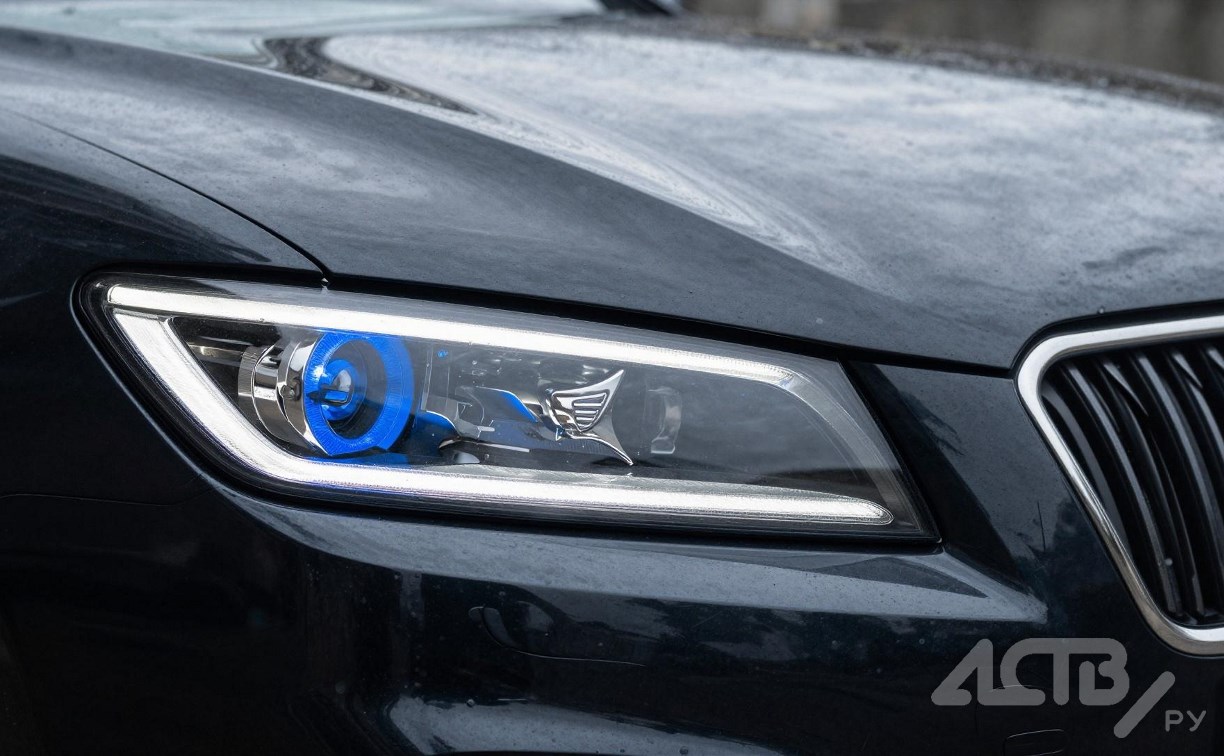 Сахалинцу вернули права: суд смягчил наказание за синие огни на авто