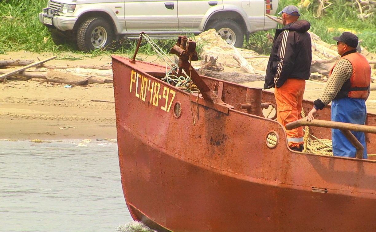 Островные рыбаки считают первый улов горбуши