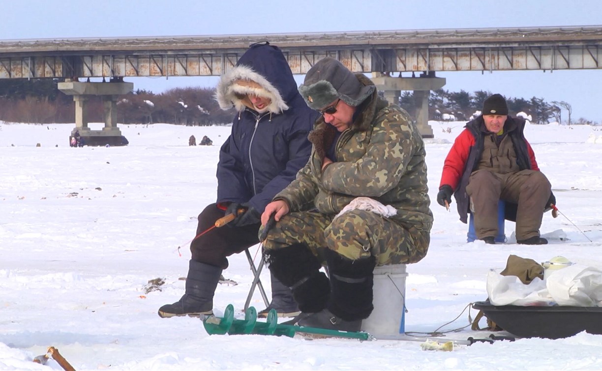 Спасатели просят сахалинцев рыбачить не в заливах, а на озерах и реках