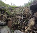 Самосвал опрокинулся на дороге в Корсаковском районе