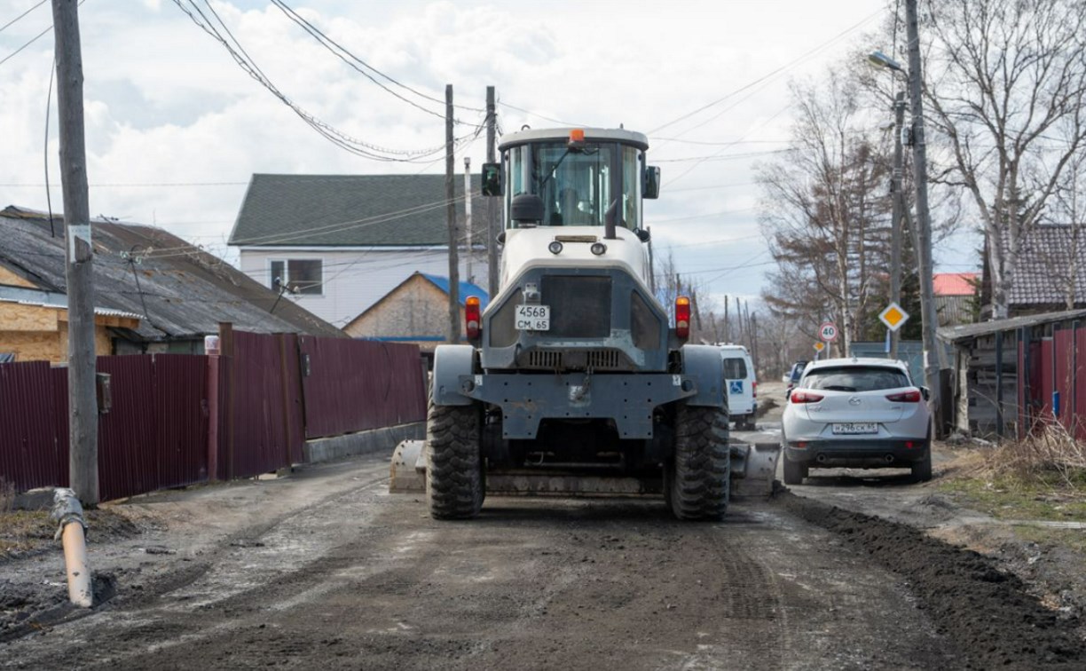 Почти 70% грунтовых дорог Южно-Сахалинска прошли первичную профилировку