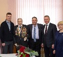 В Южно-Сахалинске вручили юбилейную медаль ветерану войны Николаю Сандлеру