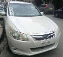В Южно-Сахалинске ищут водителя, который повредил припаркованную Subaru и уехал