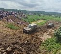 "Грязь, драйв и отвалившийся руль": кольцевые гонки по бездорожью собрали на Сахалине тысячу зрителей