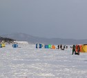Сахалинским рыбакам-любителям напомнили правила поведения на льду 