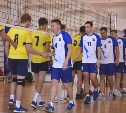 В Поронайске стартовал областной чемпионат по волейболу среди мужских команд