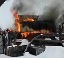 Дачный дом дотла сгорел на окраине Южно-Сахалинска