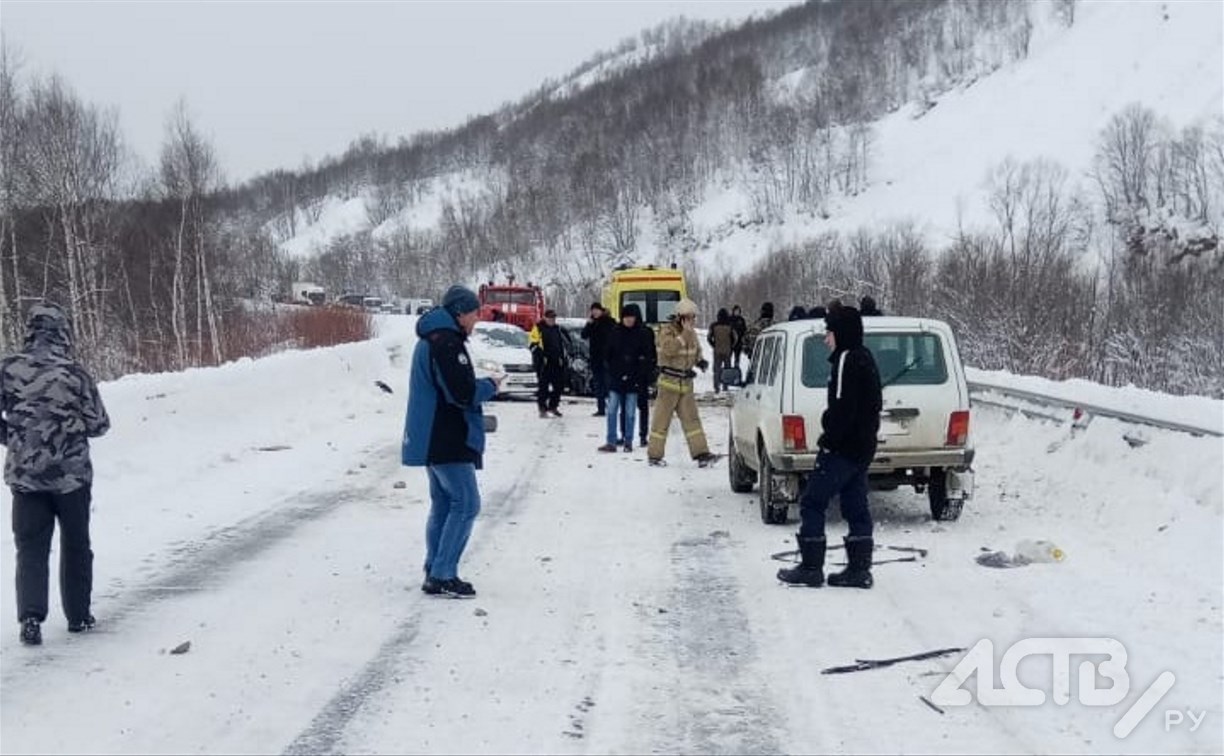 При столкновении четырёх автомобилей в Холмском районе пострадали люди