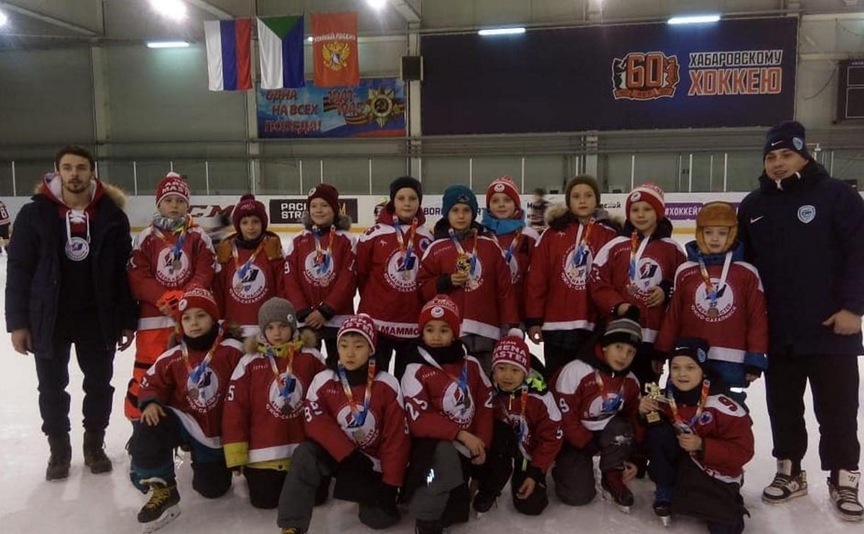 Сахалинские хоккеисты завоевали бронзу на «Кубке Амура»
