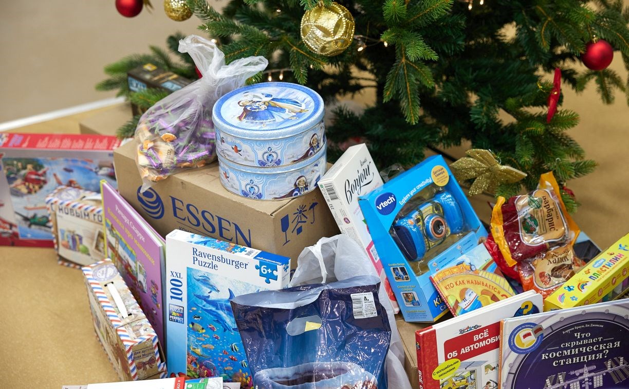 Школьники в Южно-Сахалинске приготовили новогодние подарки для сверстников из Донбасса