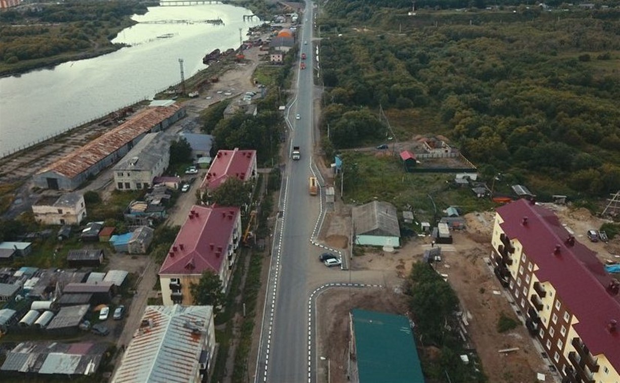 Больше 137 тысяч квадратных метров нового асфальта уложат на дорогах Сахалина до конца года