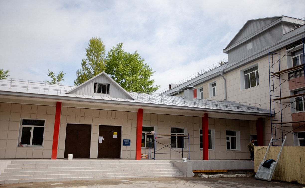 В Южно-Сахалинске капитально ремонтируют 18 школ
