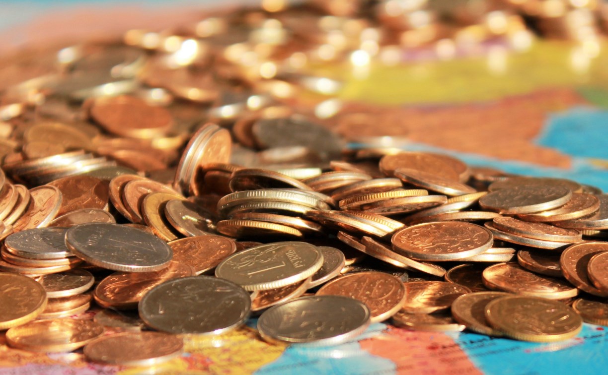 Жителей Корсаковского района попросили запастись наличными из-за плохого интернета