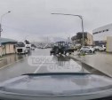 В Южно-Сахалинске трактор выехал на тротуар и едва не наехал на ребёнка