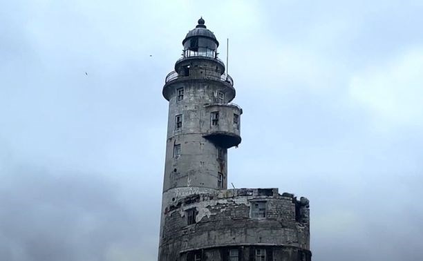 "Колдовское место с невероятной энергетикой", - автор канала RTravels описал разрушающийся маяк Анива